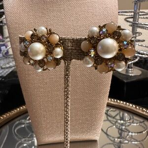 Elegant Pearl and Crystal Cluster Earrings